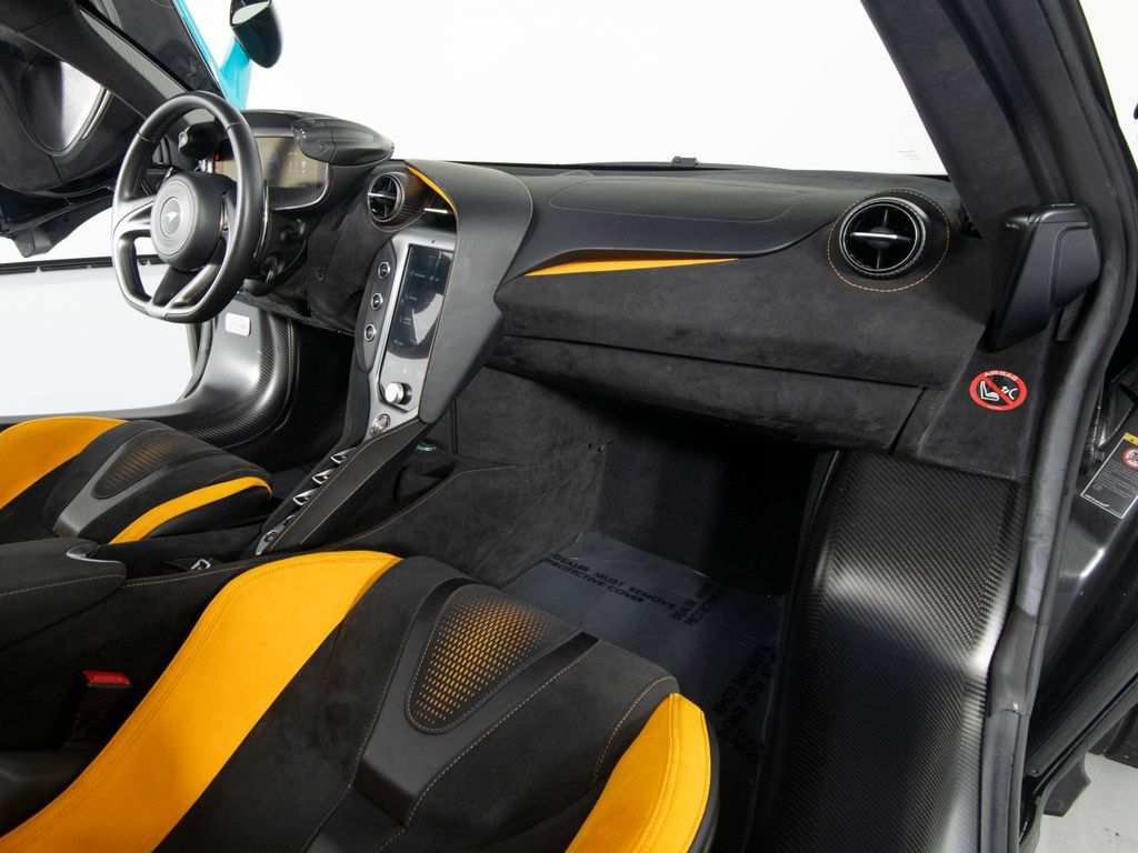 Used 2024 McLaren 750S Spider RWD image 32