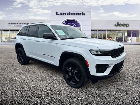 Used 2024 Jeep Grand Cherokee Altitude AWD/4WD image 20