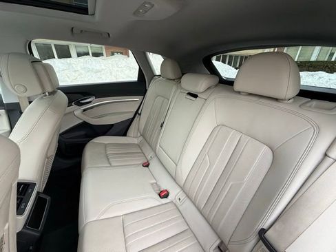 Used 2019 Audi e-tron Premium Plus image 22