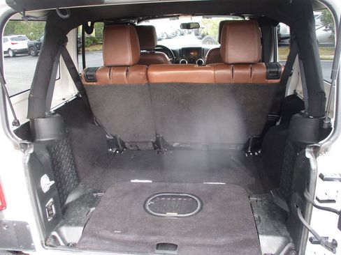 Used 2017 Jeep Wrangler Unlimited Sahara w/ Connectivity Group image 4