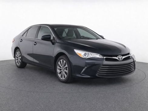 Used 2017 Toyota Camry XLE FWD image 1