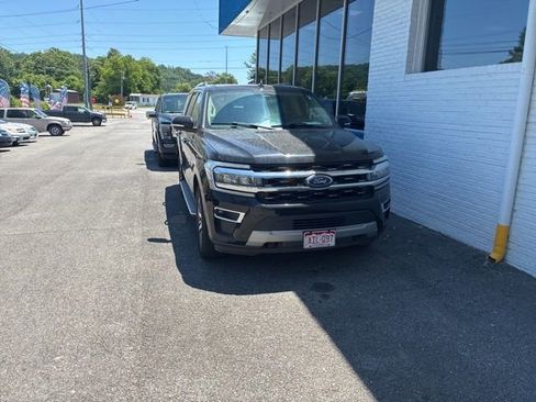 Certified 2023 Ford Expedition Limited AWD/4WD image 2