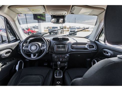 Used 2018 Jeep Renegade Latitude w/ Popular Equipment Group image 10