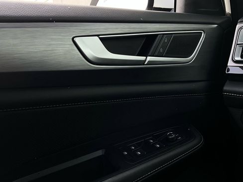 Used 2025 Volkswagen Atlas Cross Sport SE image 21