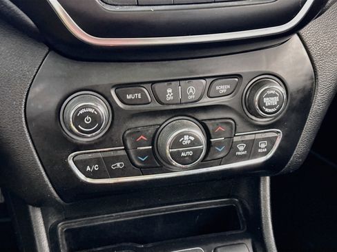 Used 2021 Jeep Cherokee Latitude Lux 80th Anniv w/ Quick Order Package 26U 80TH AWD/4WD image 18