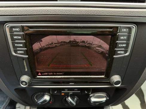 Used 2016 Volkswagen Jetta SE FWD image 21