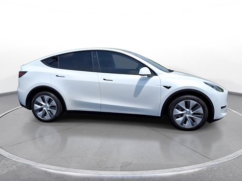 Used 2023 Tesla Model Y Long Range AWD/4WD image 9