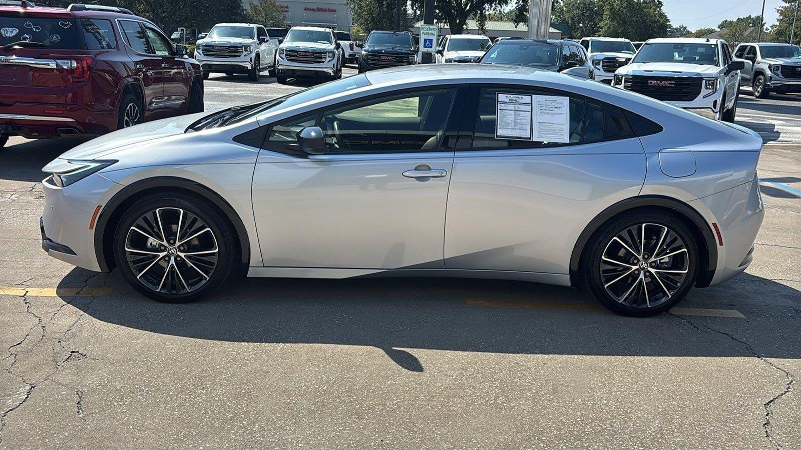 Used 2023 Toyota Prius XLE FWD image 4