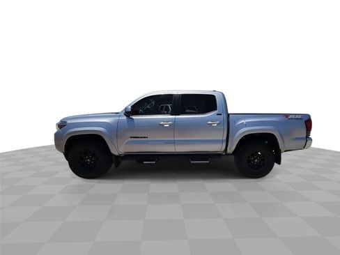 Used 2022 Toyota Tacoma SR5 RWD image 5