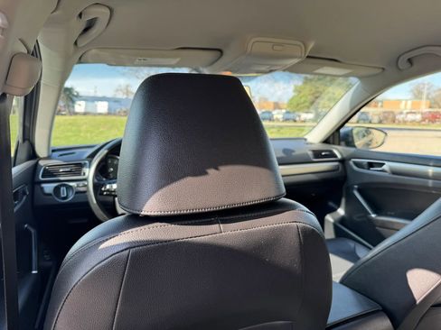 Used 2017 Volkswagen Passat 1.8T R-Line FWD image 35