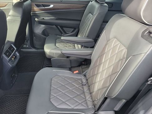 Used 2024 Volkswagen Atlas SEL Premium R-Line image 15