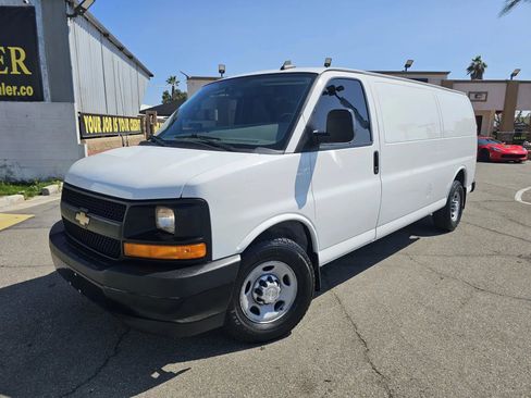 Used 2017 Chevrolet Express 3500 Extended RWD image 1