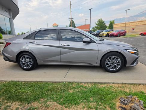 Used 2024 Hyundai Elantra SEL FWD image 4