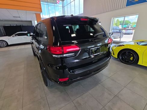 Used 2019 Jeep Grand Cherokee Altitude AWD/4WD image 12