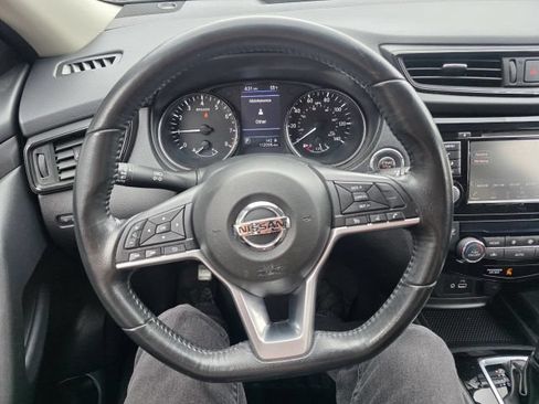 Used 2018 Nissan Rogue SV FWD image 15