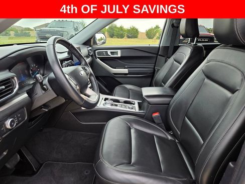 Used 2022 Ford Explorer XLT w/ Equipment Group 202A AWD/4WD image 9