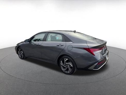 Used 2025 Hyundai Elantra SEL image 10