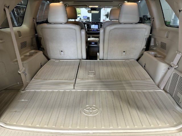 Used 2017 Toyota Highlander XLE FWD image 26