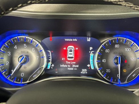 Used 2024 Chrysler Pacifica Touring-L FWD image 22