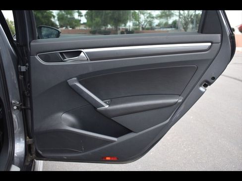 Used 2018 Volkswagen Passat 2.0T R-Line image 28