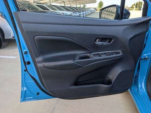Used 2025 Nissan Versa SR FWD image 21