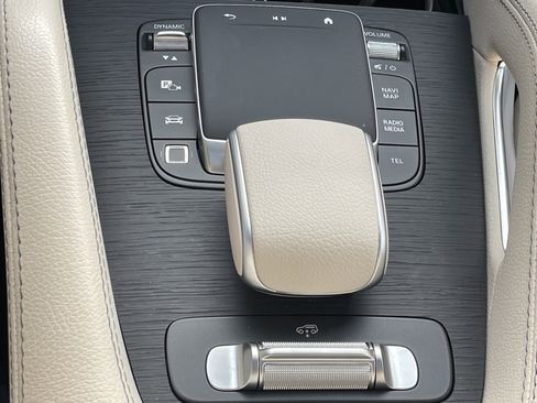 Certified 2025 Mercedes-Benz GLS 450 4MATIC image 36