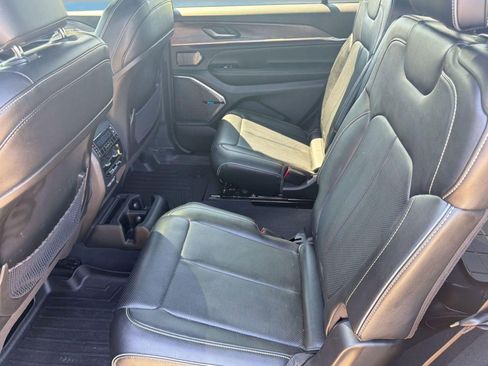 Used 2023 Jeep Grand Cherokee L Overland AWD/4WD image 14