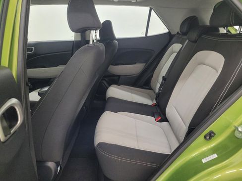 Used 2024 Hyundai Venue SEL image 18