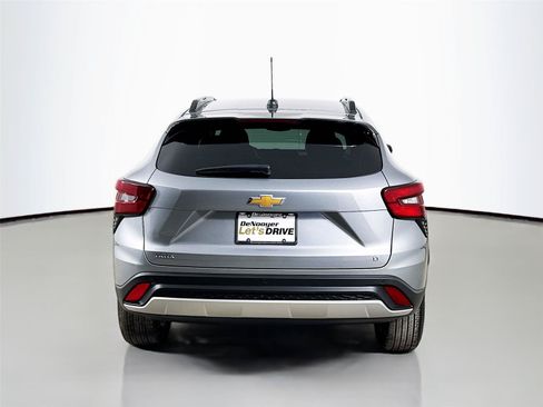 Used 2025 Chevrolet Trax LT w/ Driver Confidence Package FWD image 8