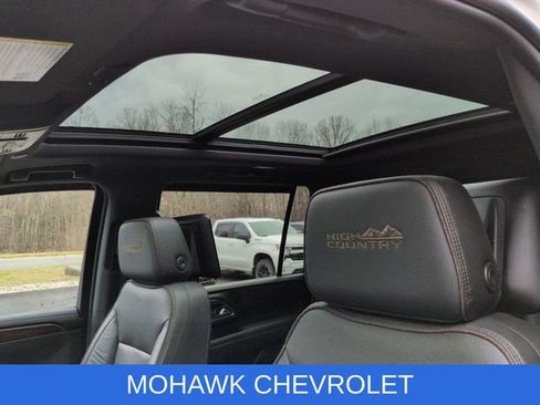 Used 2024 Chevrolet Suburban High Country AWD/4WD image 20