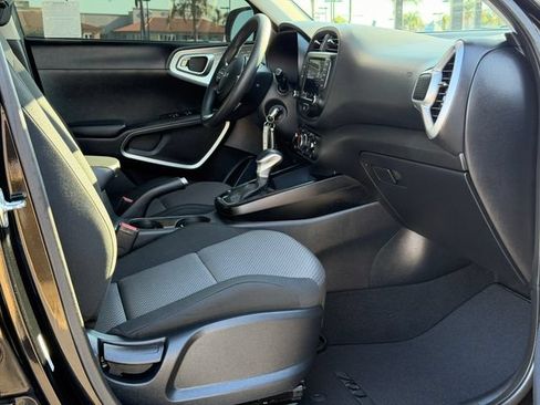 Used 2024 Kia Soul LX FWD image 19