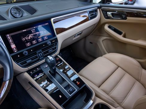Certified 2023 Porsche Macan AWD/4WD image 47