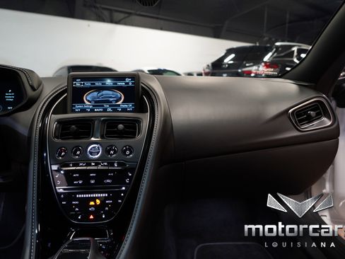 Used 2018 Aston Martin DB11 Coupe image 39