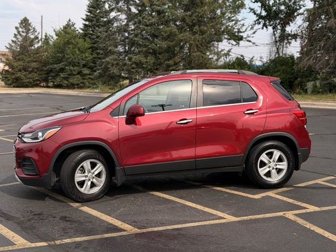 Used 2019 Chevrolet Trax LT w/ LT Convenience Package FWD image 8