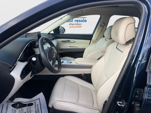 Used 2022 Genesis GV70 2.5T w/ Advanced Package AWD/4WD image 11