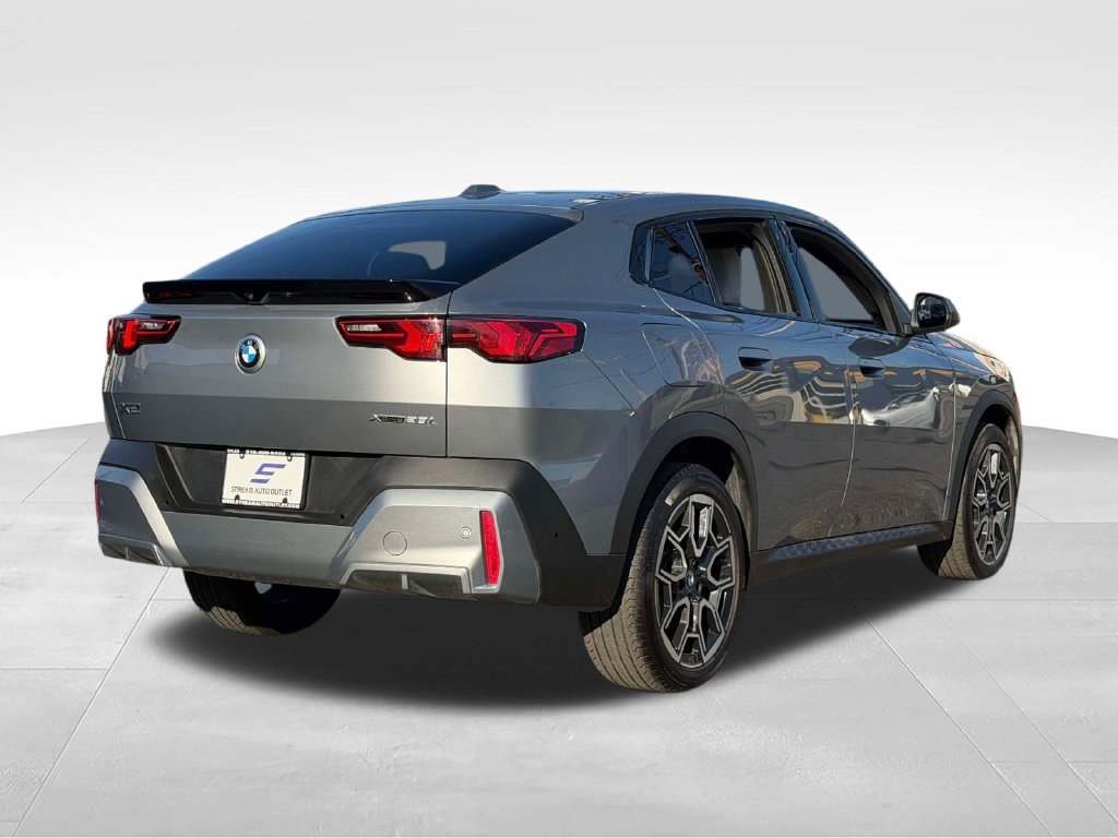 Used 2026 BMW X2 xDrive28i AWD/4WD image 9