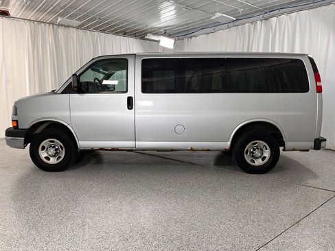 Used 2010 Chevrolet Express 2500 LT w/ LT Preferred Equipment Group RWD image 2