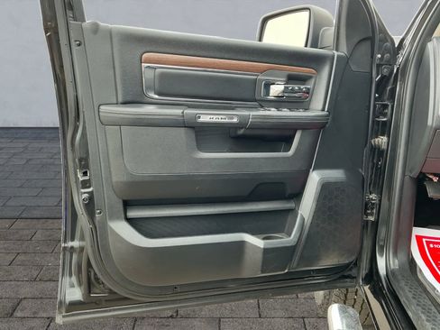 Used 2017 RAM 1500 Laramie w/ Convenience Group image 8