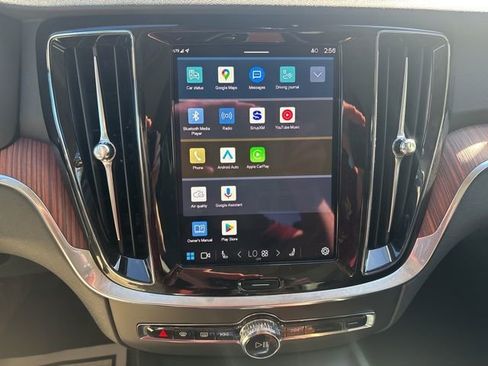 Used 2025 Volvo V60 B5 Cross Country Plus image 41