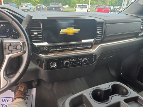 Used 2023 Chevrolet Silverado 1500 LT AWD/4WD image 9