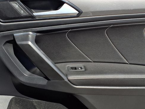 Certified 2022 Volkswagen Tiguan SE R-Line FWD image 26