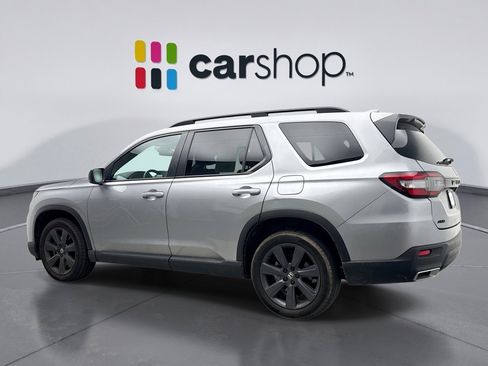 Used 2023 Honda Pilot Sport image 3