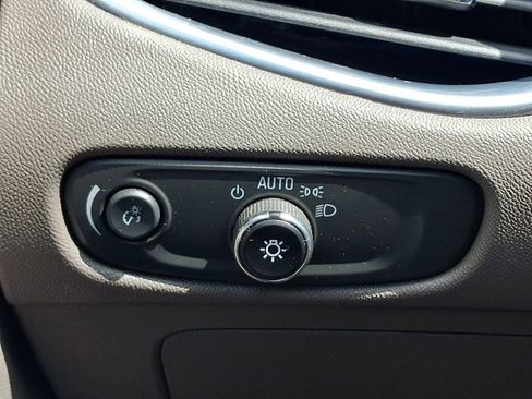 Used 2016 Chevrolet Malibu LT FWD image 25