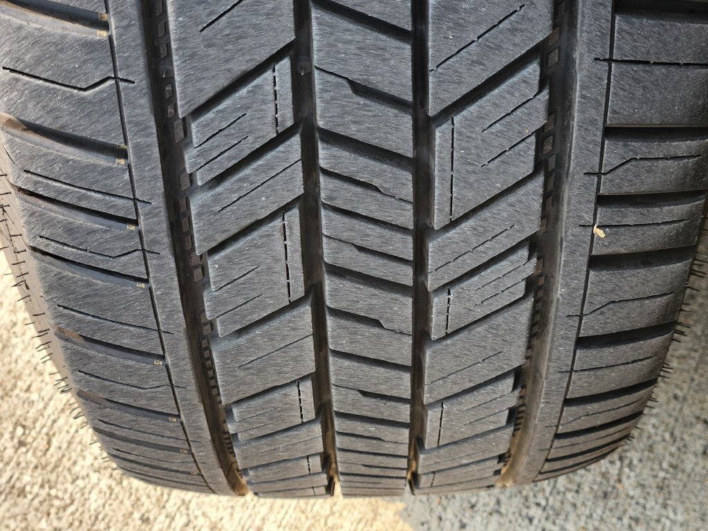 Used 2023 Chevrolet Traverse LS w/ Safety Package FWD image 11