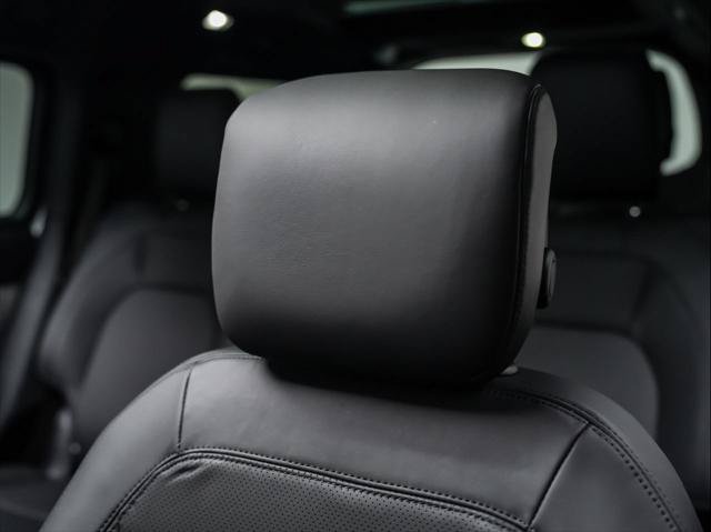 New 2026 Land Rover Defender 130 X-Dynamic SE AWD/4WD image 14