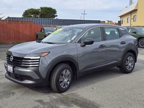 Used 2025 Nissan Kicks S image 3