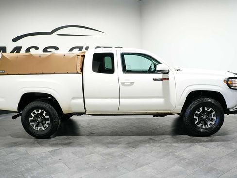 Used 2020 Toyota Tacoma SR image 6