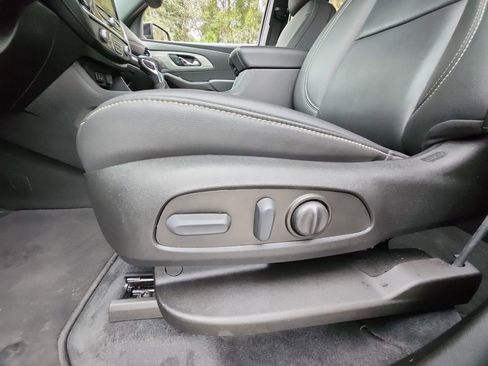 Used 2023 Chevrolet Traverse LT w/ Midnight/Sport Edition image 38