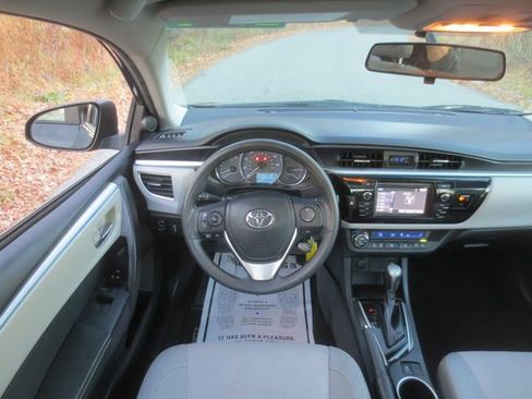 Used 2014 Toyota Corolla LE image 9