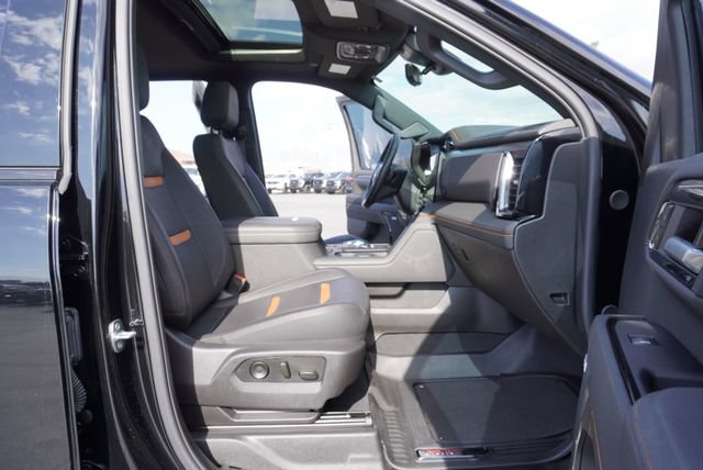 Used 2025 GMC Sierra 3500 AT4 w/ AT4 Premium Plus Package AWD/4WD image 25